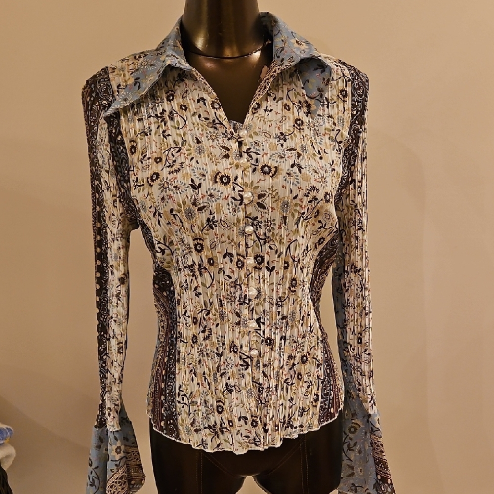Women's Shirt With Pearl Buttons